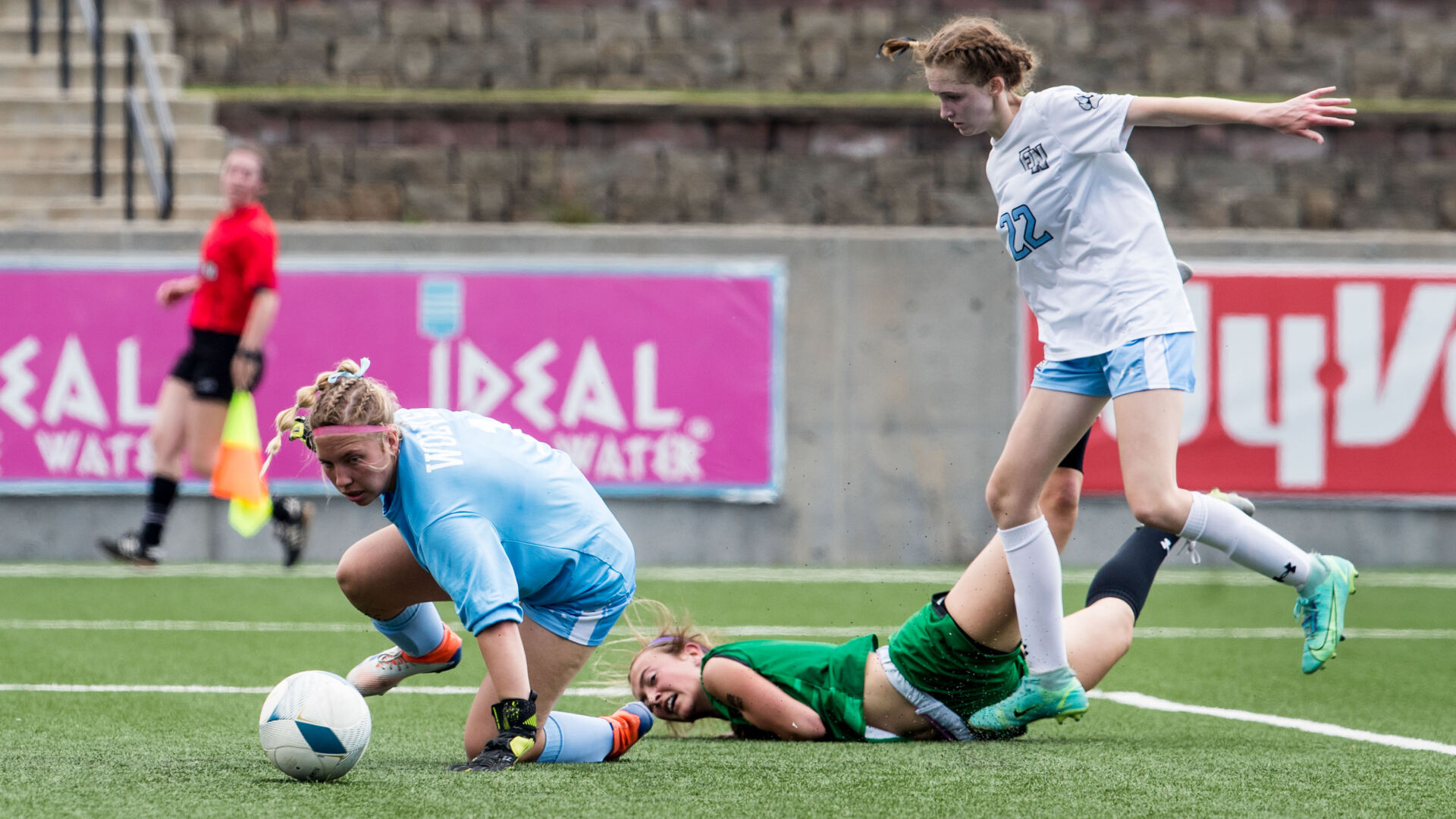 051222-owh-spo-statesoccer02.JPG
